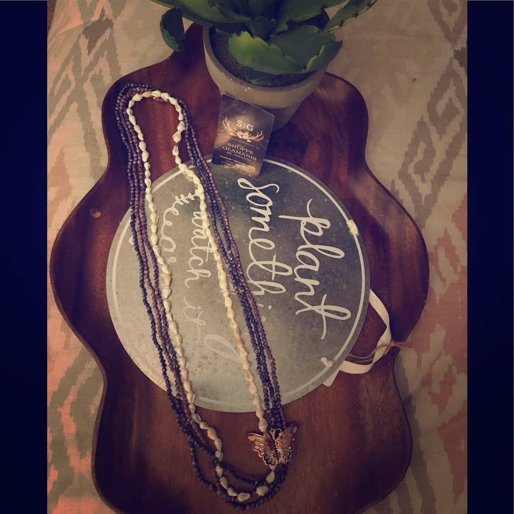 One of a kind 4pc vintage shell n bead necklace